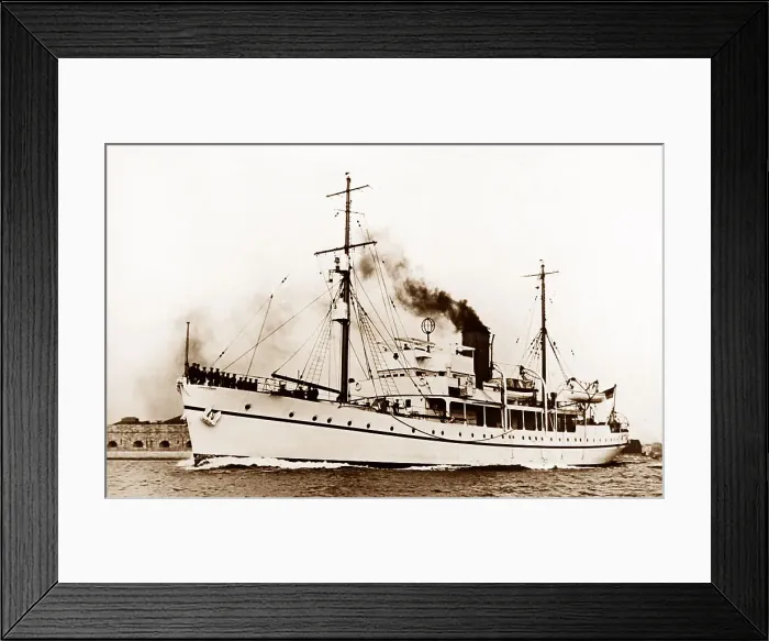 Framed Print : HMS Challenger, Royal Navy, early 1900s Framed Print : HMS Challenger, Royal Navy, early 1900s