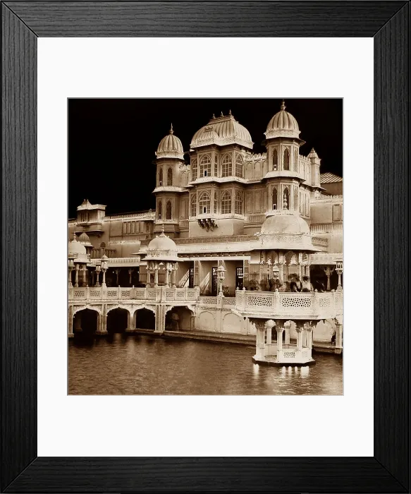 Framed Print : The Hill, Epsom Downs Racecourse Framed Print : The Hill, Epsom Downs Racecourse