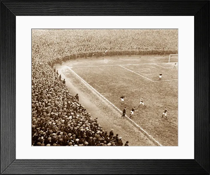 Framed Print : A crowd at a football match, early 1900s Framed Print : A crowd at a football match, early 1900s