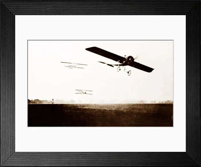Framed Print : Aeroplanes racing, Hendon Aerodrome, early 1900s Framed Print : Aeroplanes racing, Hendon Aerodrome, early 1900s