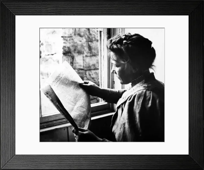 Framed Print : Lady reading newspaper, early 1900s Framed Print : Lady reading newspaper, early 1900s