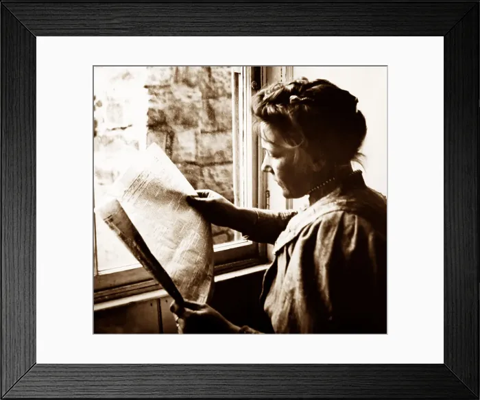 Framed Print : Reading the Daily Mail Newspaper Framed Print : Reading the Daily Mail Newspaper