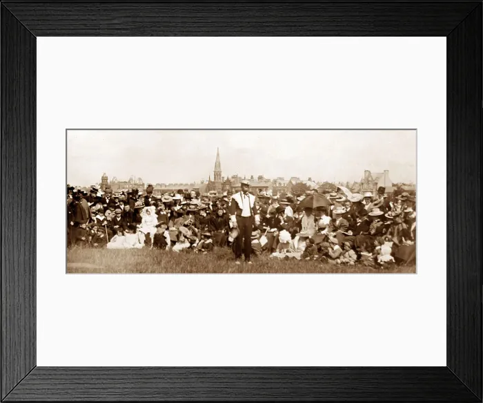 Framed Print : Blacked-up entertainer in Harrogate, early 1900s Framed Print : Blacked-up entertainer in Harrogate, early 1900s