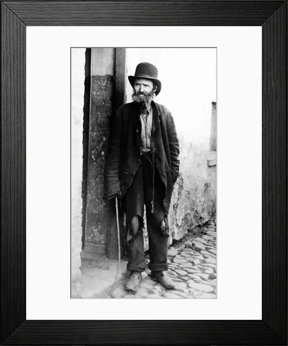 Framed Print : A Glasgow tramp or worthie, Victorian period Framed Print : A Glasgow tramp or worthie, Victorian period