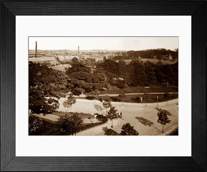Framed Print : Cadbury's Factory, Bournville in the 1920s Framed Print : Cadbury's Factory, Bournville in the 1920s