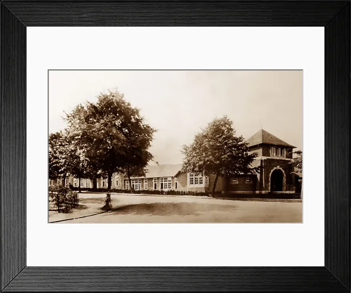 Framed Print : Bournville Village in the 1920s Framed Print : Bournville Village in the 1920s