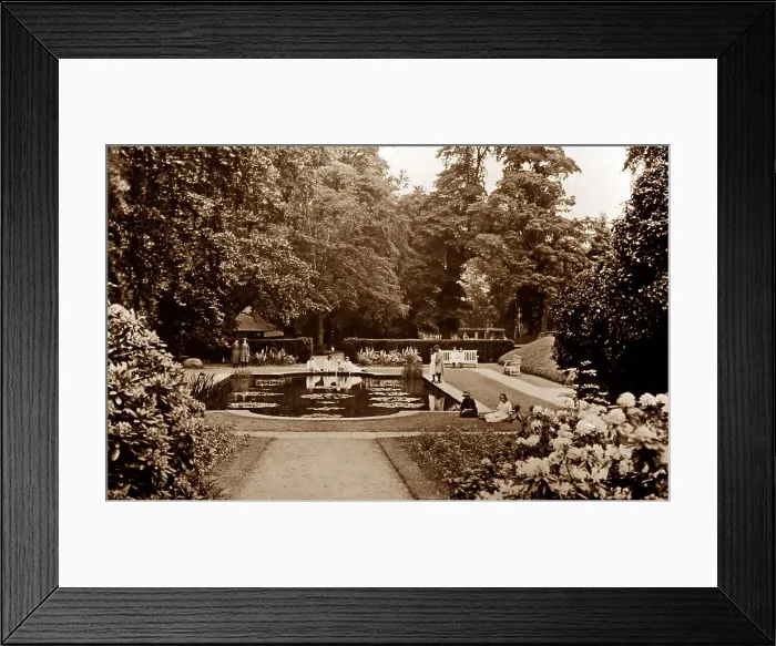 Framed Print : Bournville Village in the 1920s Framed Print : Bournville Village in the 1920s