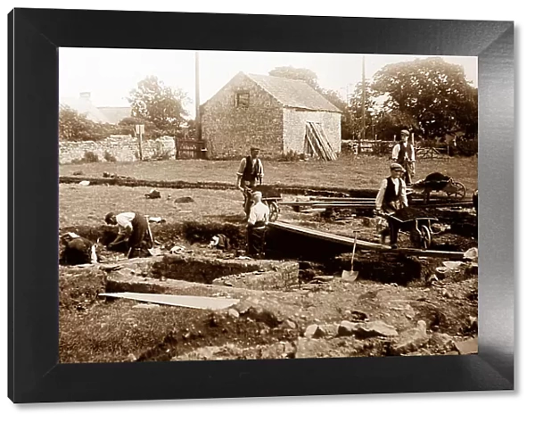 An archaeological dig in England in the 1920s