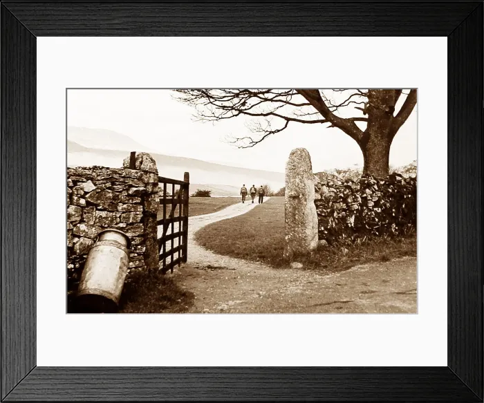 Framed Print : The lane to Whernside in the 1930s Framed Print : The lane to Whernside in the 1930s