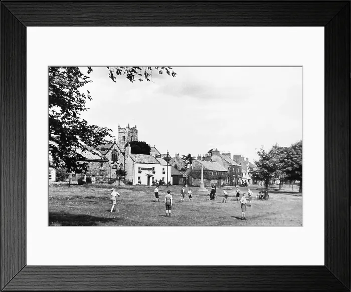 Framed Print : Children playing cricket, Catterick, in the 1930s Framed Print : Children playing cricket, Catterick, in the 1930s