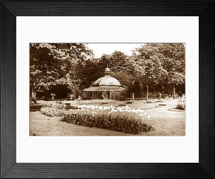 Framed Print : Valley Gardens, Harrogate in the 1930s Framed Print : Valley Gardens, Harrogate in the 1930s