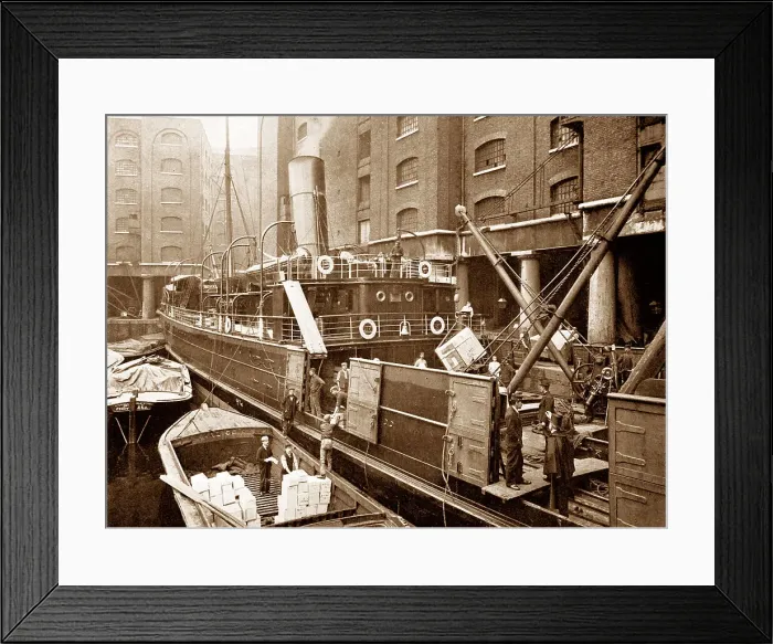 Framed Print : London docks, early 1900s Framed Print : London docks, early 1900s