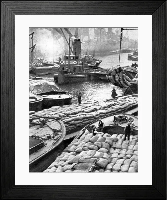 Framed Print : London docks, early 1900s Framed Print : London docks, early 1900s