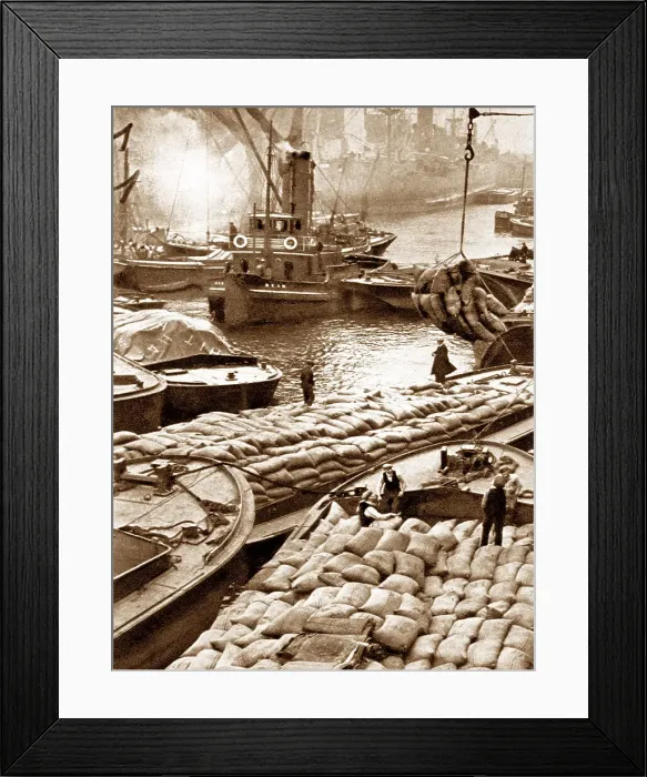 Framed Print : London docks, early 1900s Framed Print : London docks, early 1900s
