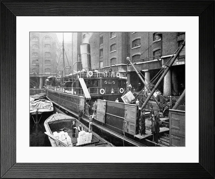 Framed Print : London docks, early 1900s Framed Print : London docks, early 1900s