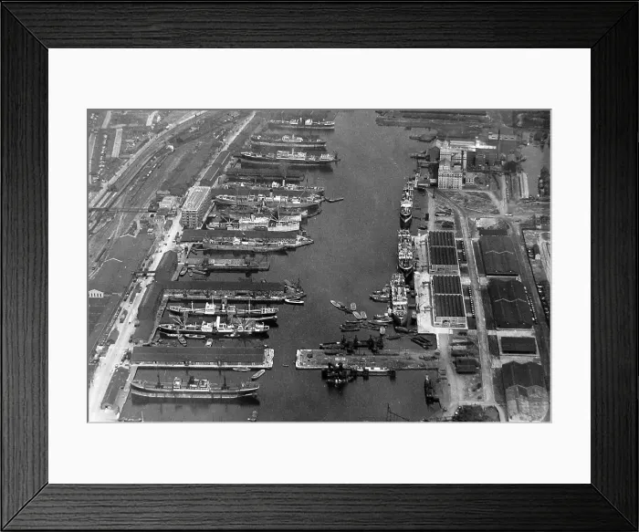 Framed Print : Victoria Dock, London, early 1900s Framed Print : Victoria Dock, London, early 1900s
