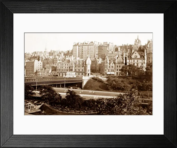 Framed Print : Old Town Edinburgh, Scotland Framed Print : Old Town Edinburgh, Scotland