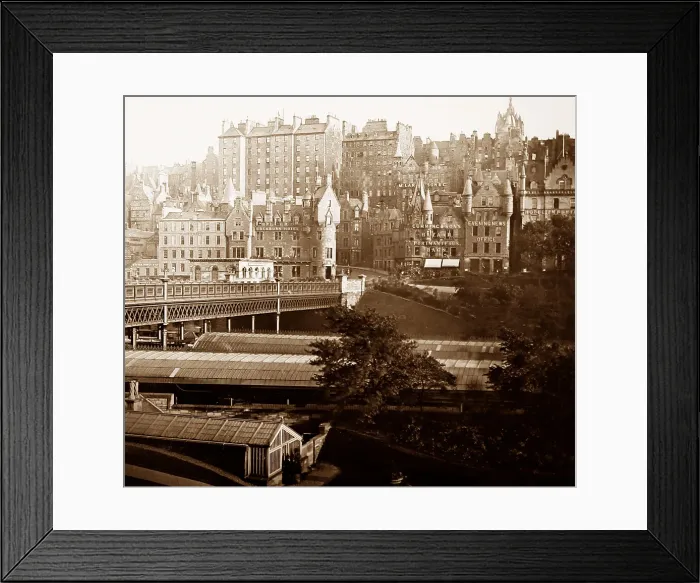 Framed Print : Edinburgh Old Town, Scotland Framed Print : Edinburgh Old Town, Scotland