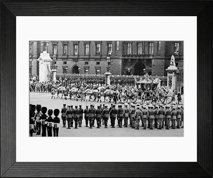 Framed Print : The King leaving Buckingham Palace for the State Framed Print : The King leaving Buckingham Palace for the State