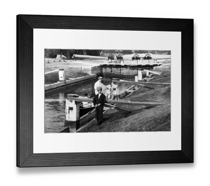 Framed Print : Shepperton Lock, River Thames, Victorian period Framed Print : Shepperton Lock, River Thames, Victorian period