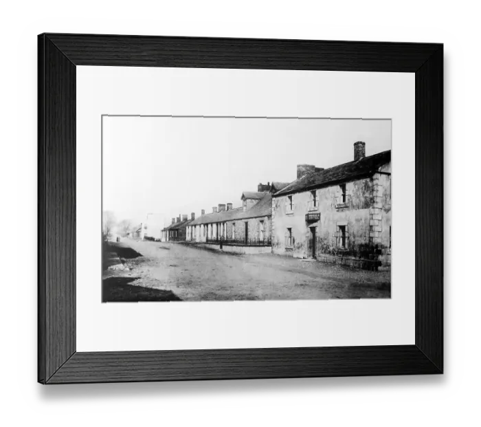 Framed Print : Queen's Head Hotel, Gretna Green, early 1900s Framed Print : Queen's Head Hotel, Gretna Green, early 1900s