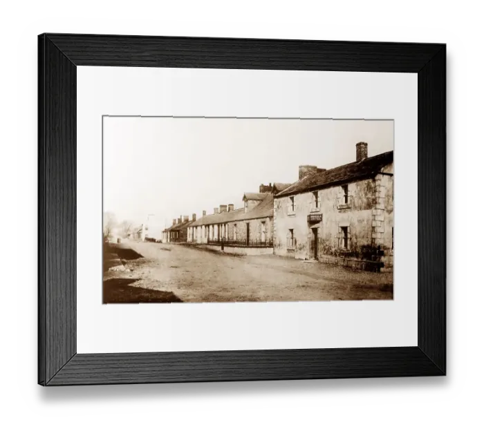Framed Print : Queen's Head Hotel, Gretna Green, early 1900s Framed Print : Queen's Head Hotel, Gretna Green, early 1900s