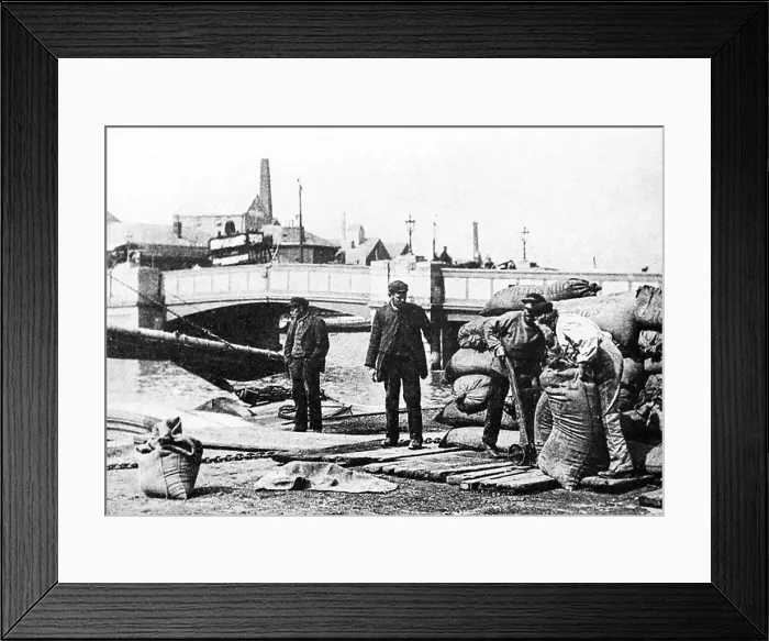 Framed Print : South Bridge, Great Yarmouth, early 1900s Framed Print : South Bridge, Great Yarmouth, early 1900s