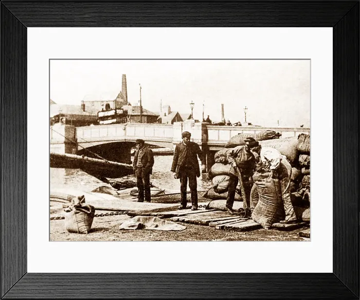 Framed Print : South Bridge, Great Yarmouth, early 1900s Framed Print : South Bridge, Great Yarmouth, early 1900s
