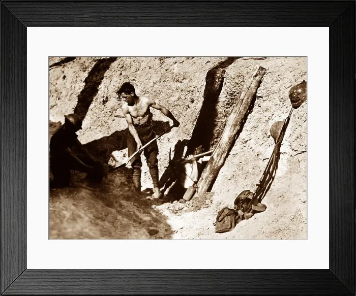 Framed Print : Sappers tunnelling at Hill 60, Ypres, - WW1 Framed Print : Sappers tunnelling at Hill 60, Ypres, - WW1