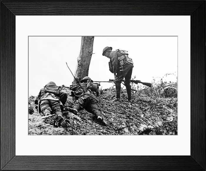 Framed Print : British troops advancing at Bernafay Wood - WW1 Framed Print : British troops advancing at Bernafay Wood - WW1