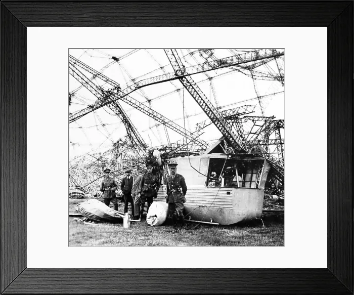 Framed Print : A Zeppelin brought down on the south coast of England - WW1 Framed Print : A Zeppelin brought down on the south coast of England - WW1