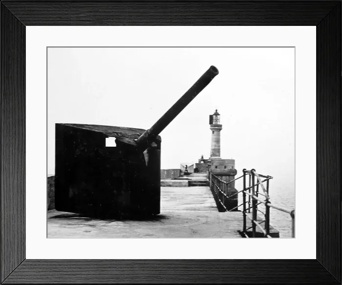 Framed Print : A German gun on the Zeebrugge Mole - WW1 Framed Print : A German gun on the Zeebrugge Mole - WW1
