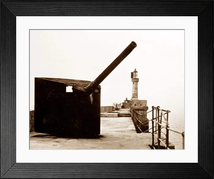 Framed Print : A German gun on the Zeebrugge Mole - WW1 Framed Print : A German gun on the Zeebrugge Mole - WW1