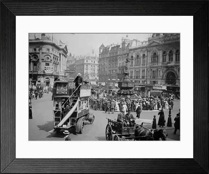 Framed Print : Piccadilly Circus, London, early 1900s Framed Print : Piccadilly Circus, London, early 1900s