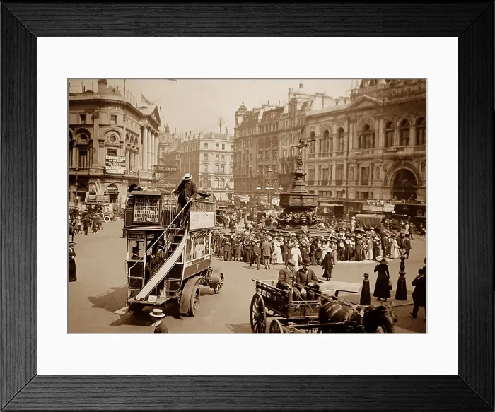 Framed Print : Piccadilly Circus, London, early 1900s Framed Print : Piccadilly Circus, London, early 1900s