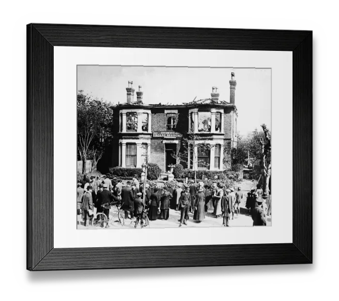 Framed Print : Air raid damage in Southend during WW1 Framed Print : Air raid damage in Southend during WW1
