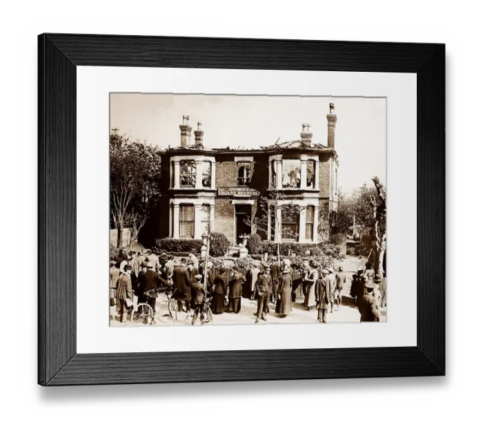 Framed Print : Air raid damage in Southend during WW1 Framed Print : Air raid damage in Southend during WW1