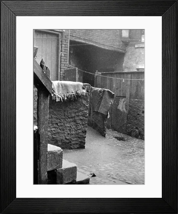 Framed Print : Slum housing, probably Manchester, early 1900s Framed Print : Slum housing, probably Manchester, early 1900s