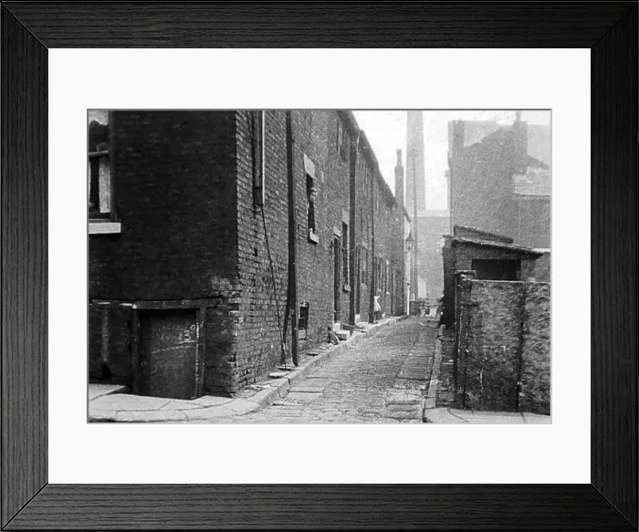 Framed Print : Slum housing, probably Manchester, early 1900s Framed Print : Slum housing, probably Manchester, early 1900s