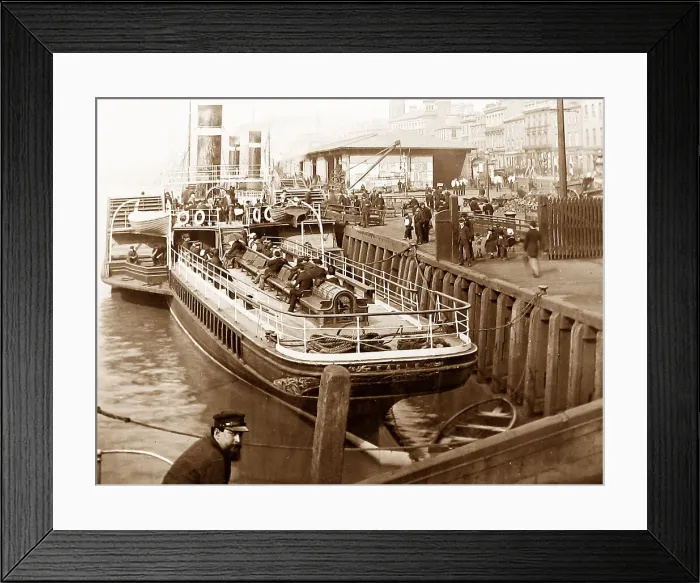 Framed Print : Glasgow Broomielaw Victorian period Framed Print : Glasgow Broomielaw Victorian period