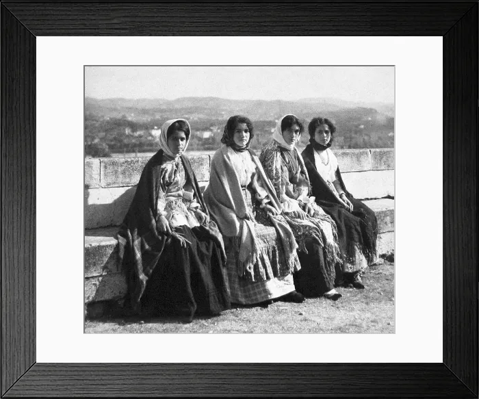 Framed Print : Portugal Tricanas in Coimbra in 1909 Framed Print : Portugal Tricanas in Coimbra in 1909