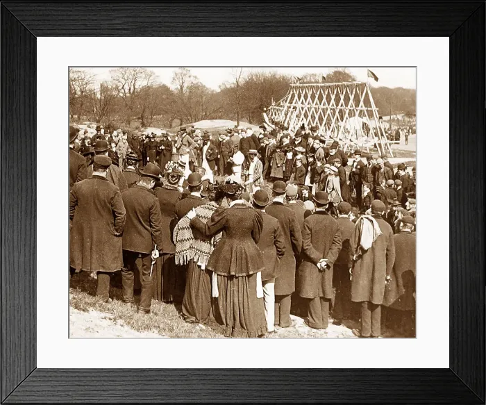 Framed Print : Bank Holiday fun, Hampstead Heath, London Framed Print : Bank Holiday fun, Hampstead Heath, London