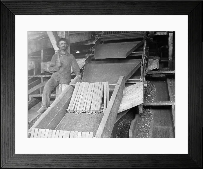 Framed Print : An automatic slate picker Scranton Pennsylvania USA Framed Print : An automatic slate picker Scranton Pennsylvania USA
