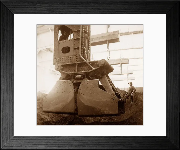 Framed Print : A Hughlett clam-shell hoist with a 12 ton bite Framed Print : A Hughlett clam-shell hoist with a 12 ton bite