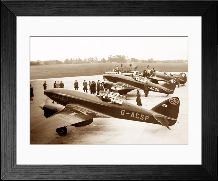 Framed Print : Mildenhall Aerodrome - MacRobertson Trophy London