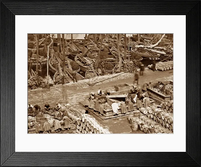 Framed Print : Scottish fisher girls, Wick, Scotland Framed Print : Scottish fisher girls, Wick, Scotland