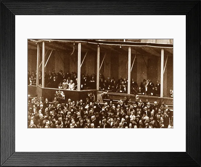 Framed Print : RMS Queen Elizabeth launching ceremony in 1938 Framed Print : RMS Queen Elizabeth launching ceremony in 1938