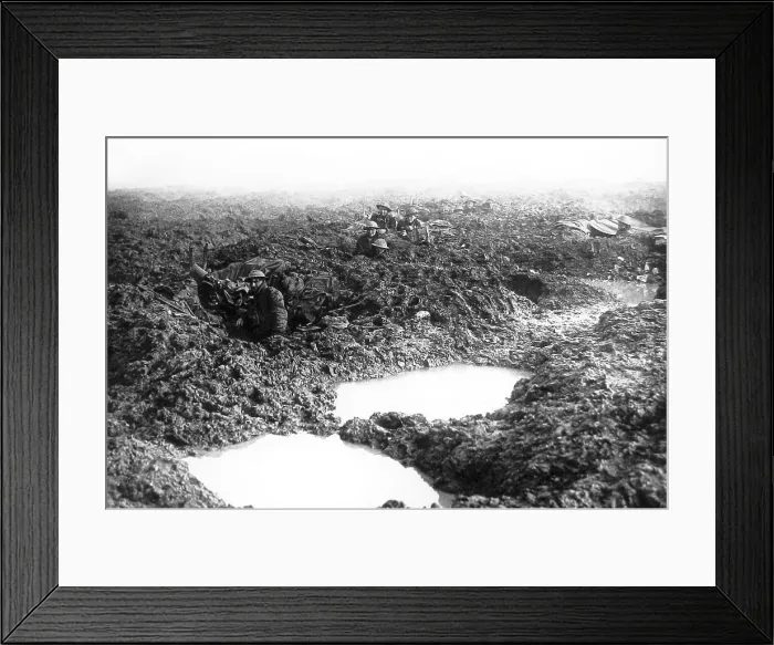 Framed Print : Canadian machine gunners at Passchendaele on 11th Framed Print : Canadian machine gunners at Passchendaele on 11th