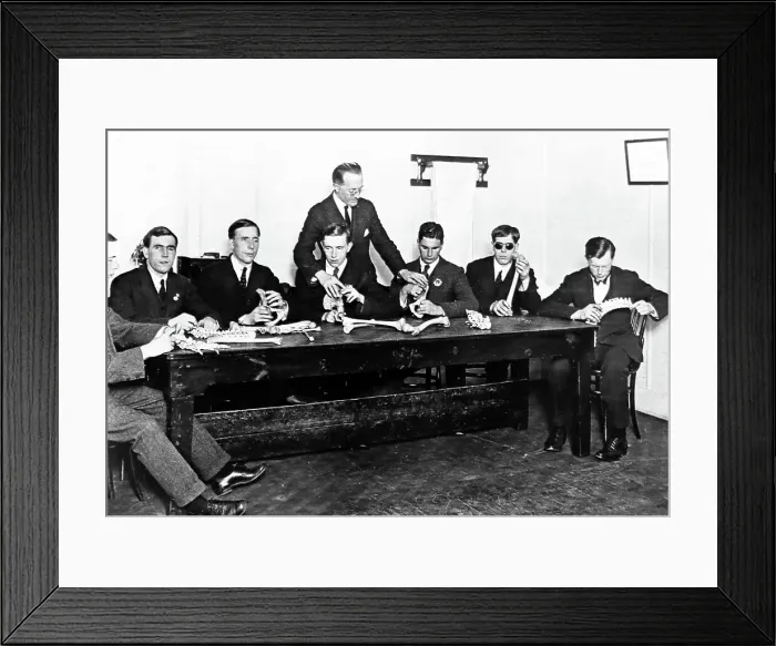 Framed Print : Servicemen blinded during WW1 learning anatomy and massage Framed Print : Servicemen blinded during WW1 learning anatomy and massage