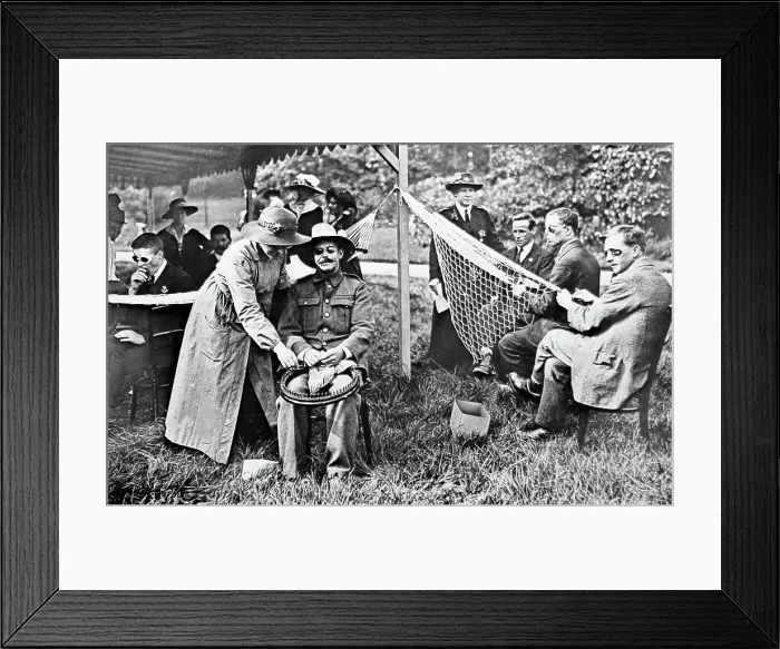 Framed Print : Servicemen blinded during WW1 learning to make baskets